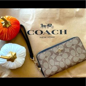 COACH Signature Canvas Wallet